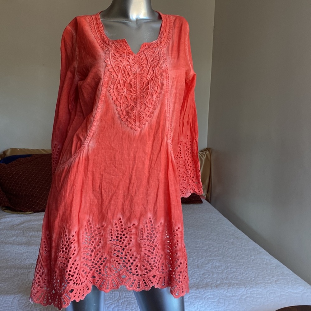 Parsley & Sage Tunic Top. Medium. Orange. With 2 front pockets. Like New
